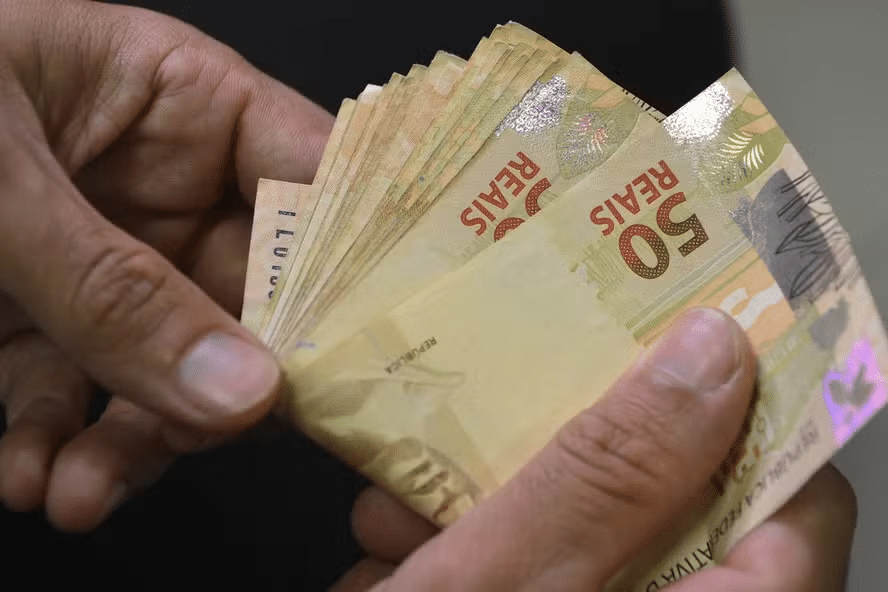 Entenda os Descontos de INSS, IRRF e FGTS no Salário do Trabalhador Brasileiro!