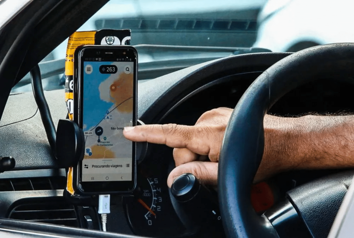 Inclusão no INSS e outros benefícios: Projeto de Lei busca formalizar trabalho de motoristas de apps no Brasil. ENTENDA!