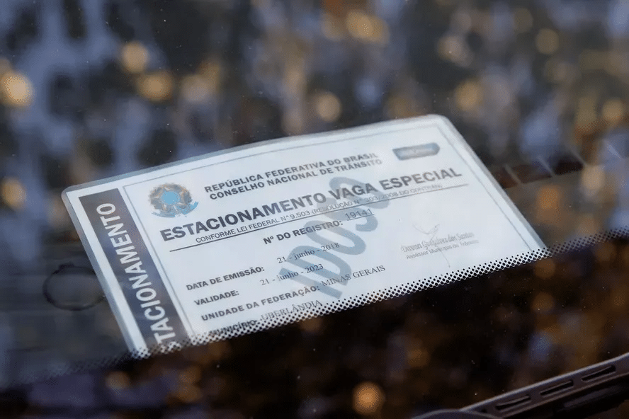 CARTÃO de Estacionamento do Idoso: Guia completo de solicitação! CONFIRA AGORA!