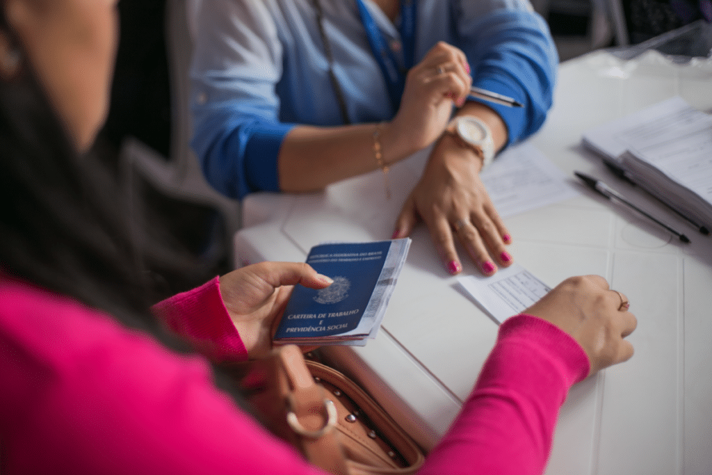 Bolsa Trabalho Pagando R$ 540 e Cursos Profissionalizantes; Não Perca!