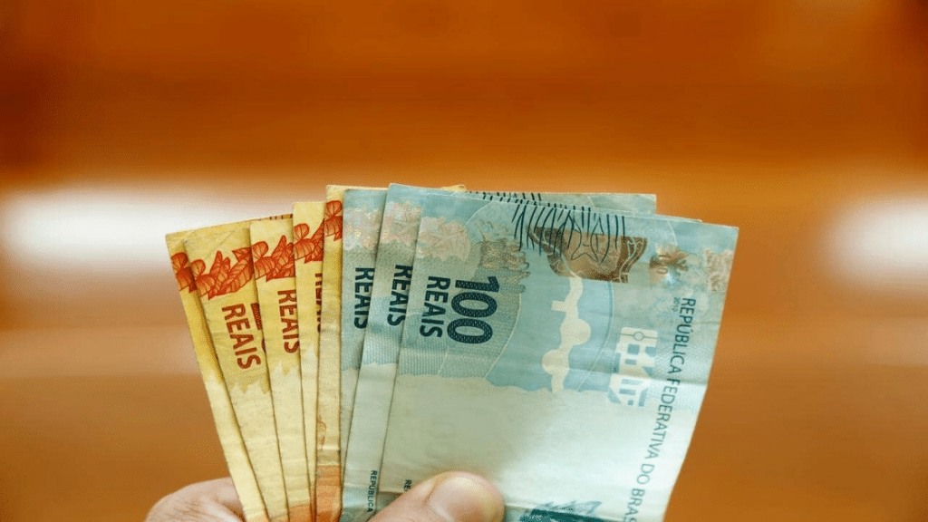 Receba até R$1.412 do PIS em 2024: Saiba Como Se Qualificar para o PIX!