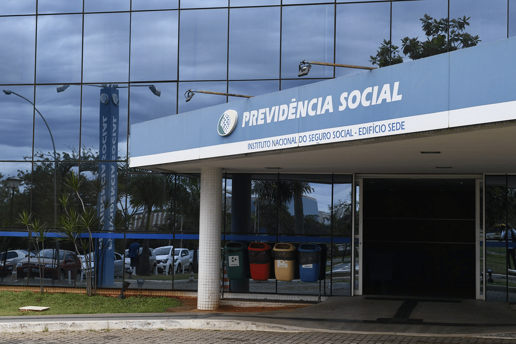 Alerta do INSS: Cuidados Essenciais com a Prova de Vida e Golpes Frequentes