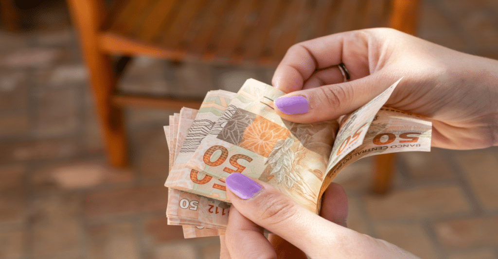 Novidade! Governo anuncia AUMENTO de 5.8% no salário mínimo! Confira o novo valor