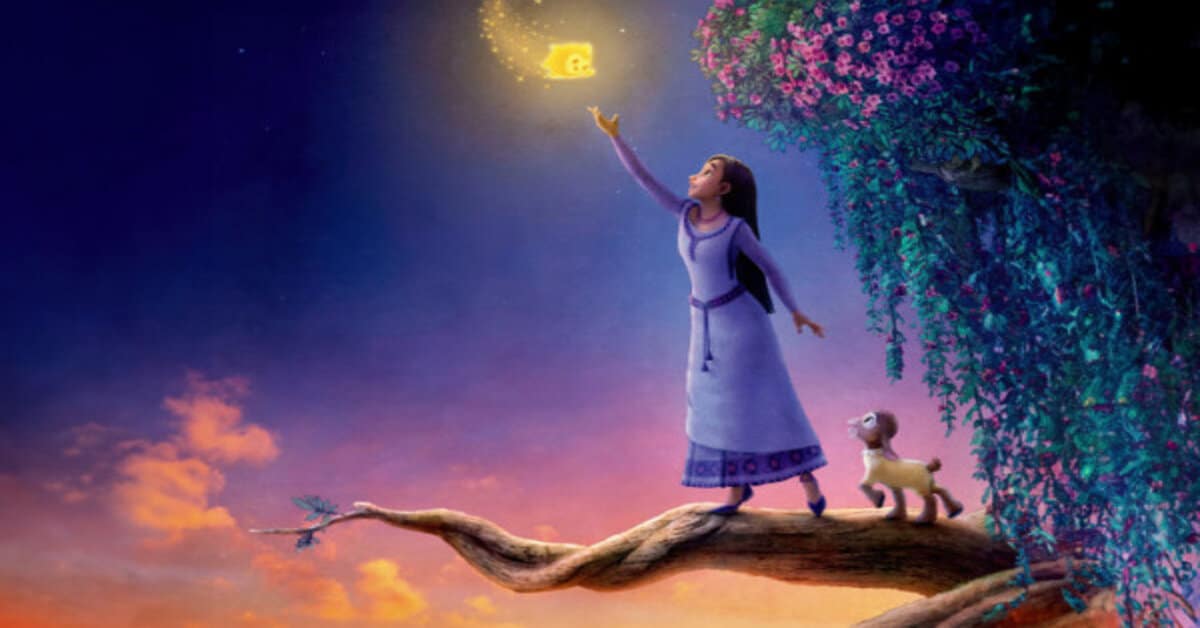 Imagem: menina está em cima de um galho de árvore com animalzinho, ao alto, brincando com as estrelas do céu. Disney/ Divulgação.