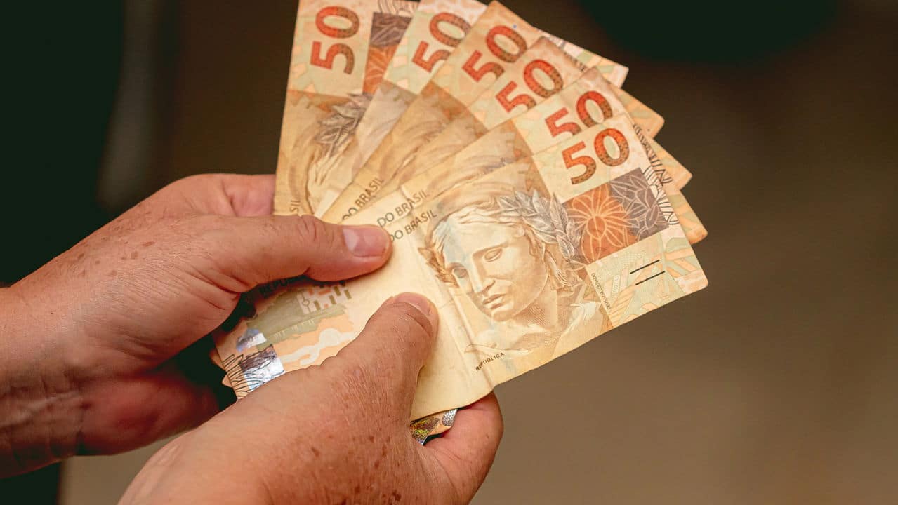 Governo Anuncia Bolsa Trabalho: Desempregados Podem Garantir Até R$ 2.700!