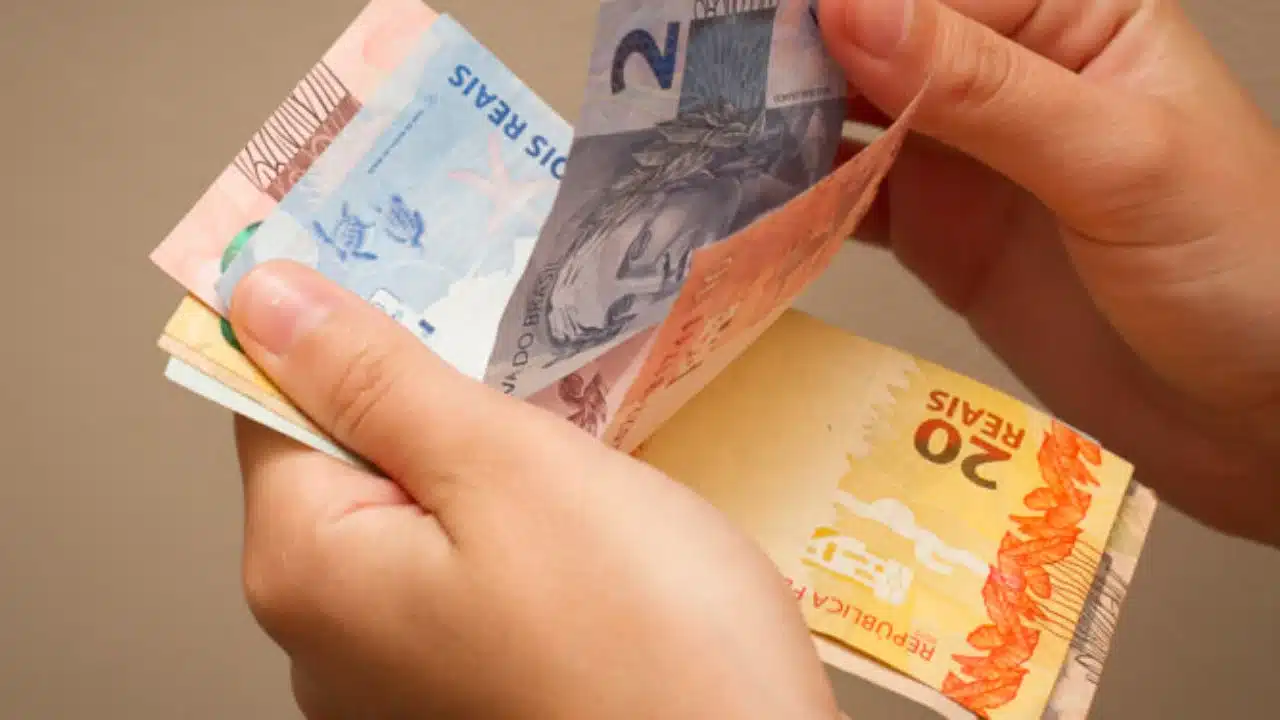Salário Mínimo 2025: O Que Mudou e Como os Descontos Afetam o Valor Final