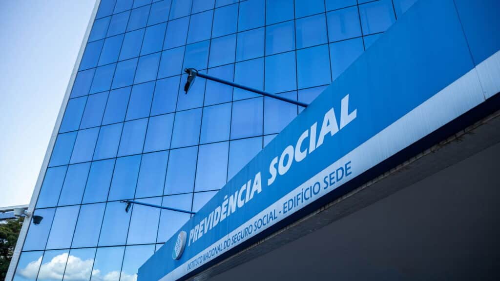 INSS Atualiza Benefícios para 2025: Novo Salário Mínimo e Teto de R$ 8.157,41 – Saiba Como Consultar