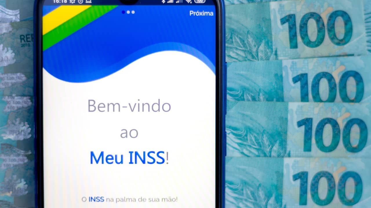 Corre que o Leão Tá de Olho! Como Baixar Seu Informe do INSS Sem Dor de Cabeça