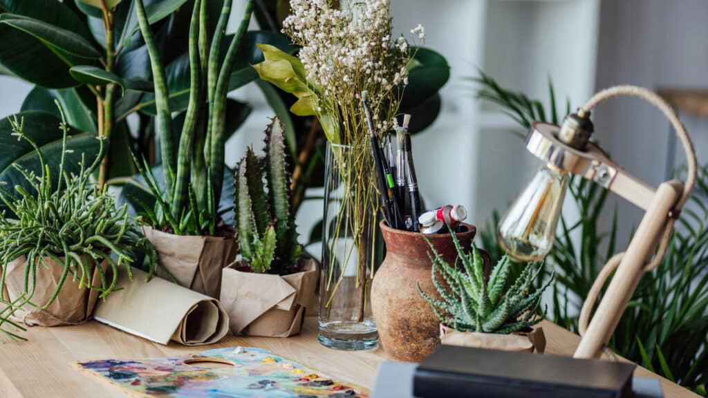 Plantas têm personalidade e criam conexões reais com quem cuida delas. Descubra como elas transformam ambientes, emoções e ensinam lições preciosas sobre o tempo e o cuidado.