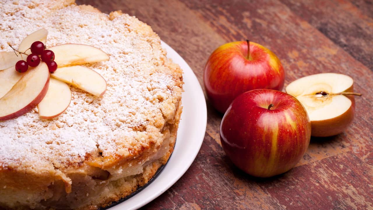 Desvende o segredo do bolo de maçã perfeito e sem glúten!