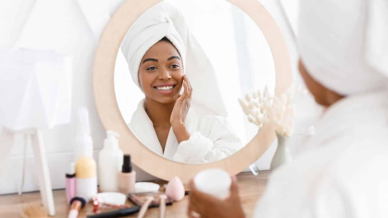 Por Trás do Espelho: Onde a Beleza Ganha Voz