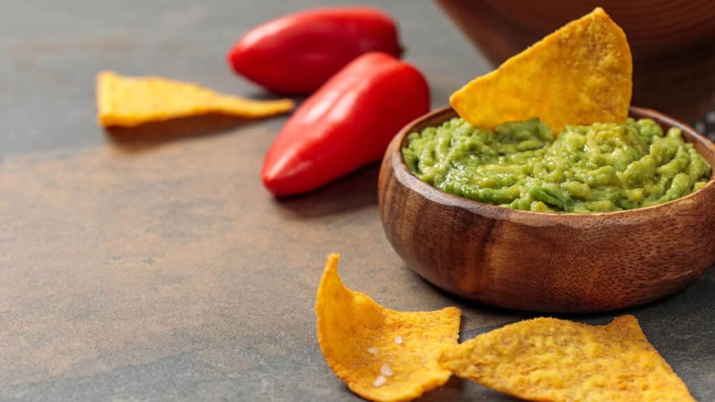 Receita Saudável e Deliciosa: Guacamole com Toque Brasileiro